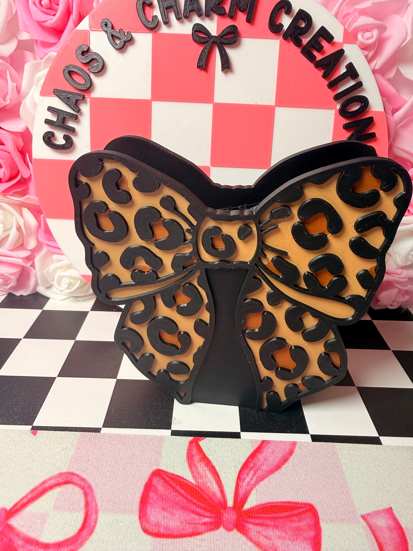 Leopard bow pen holder
